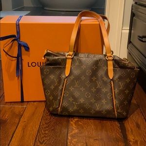 Louis Vuitton discontinued “Totally Handbag”